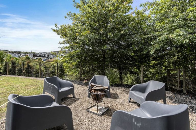 Photo of property in 112 Grand Drive, Orewa, 0931