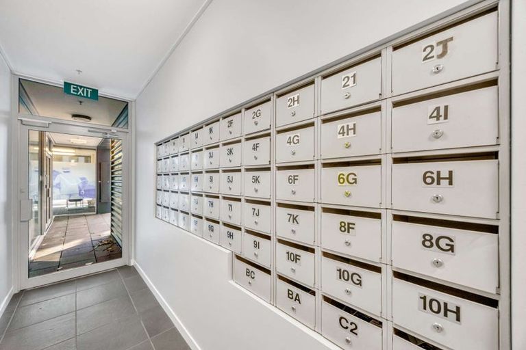 Photo of property in Montreaux Apartments, 5g/164 The Terrace, Wellington Central, Wellington, 6011