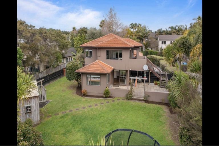 Photo of property in 16 Monkton Close, Greenhithe, Auckland, 0632