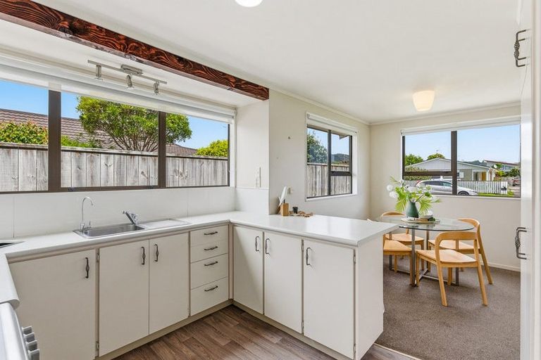 Photo of property in 27 Oriwa Street, Waikanae, 5036