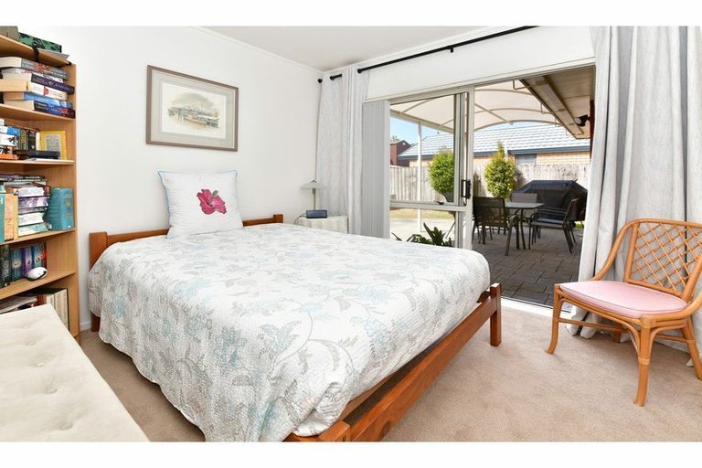 Photo of property in 110 Lakeside Drive, Orewa, 0931