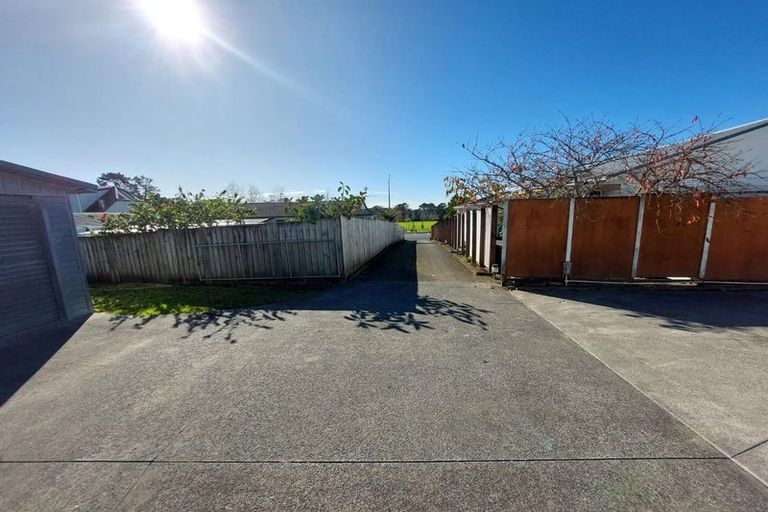 Photo of property in 30 Granville Drive, Massey, Auckland, 0614