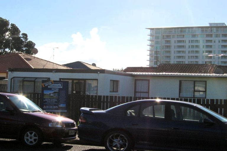 Photo of property in 9a Riverside Road, Orewa, 0931