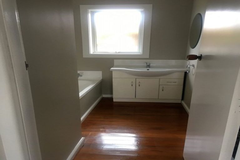 Photo of property in 44 Dunstan Crescent, Hornby, Christchurch, 8042
