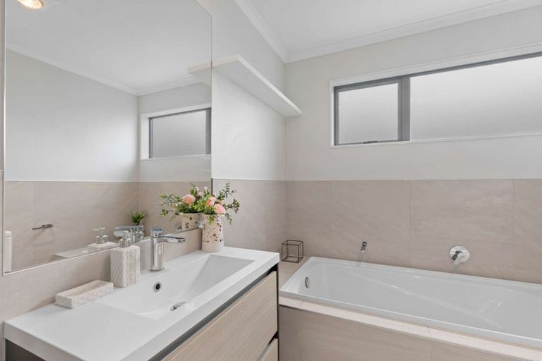 Photo of property in 11 Matimati Place, Hobsonville, Auckland, 0616