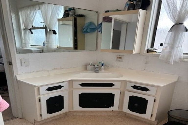 Photo of property in 95 Mills Road, Brooklyn, Wellington, 6021