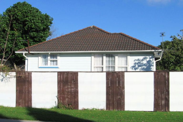 Photo of property in 1/23 Edwards Avenue, Henderson, Auckland, 0610