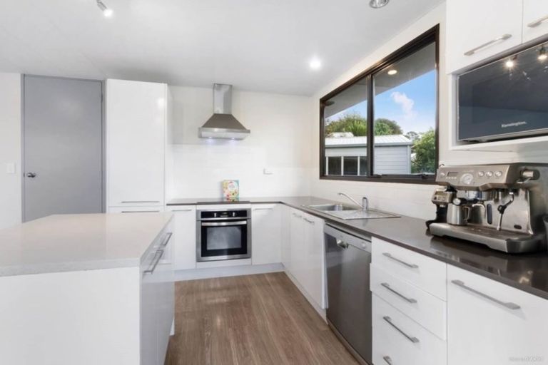 Photo of property in 342c/2 Royal Road, Massey, Auckland, 0614