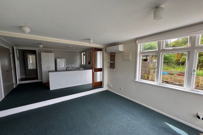 Photo of property in 47 Hungerford Road, Lyall Bay, Wellington, 6022