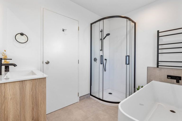 Photo of property in 69a Kervil Avenue, Te Atatu Peninsula, Auckland, 0610