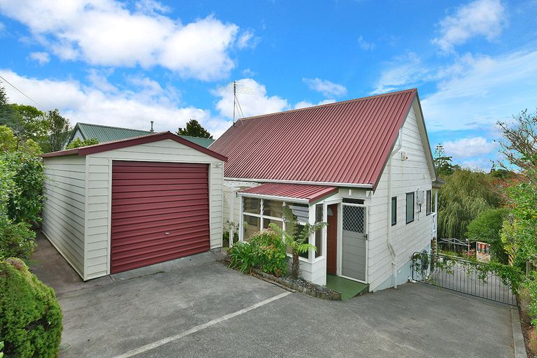 Photo of property in 11 Moffat Road, Red Beach, 0932