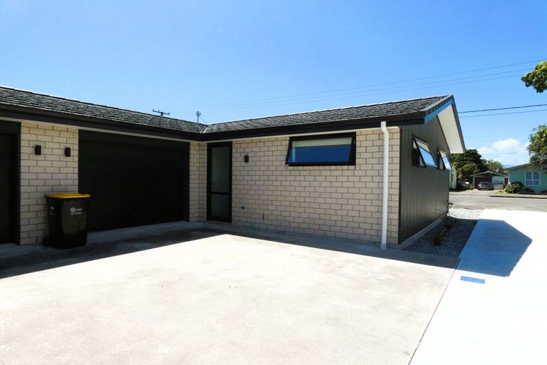 Photo of property in 90 Derby Street, Westport, 7825