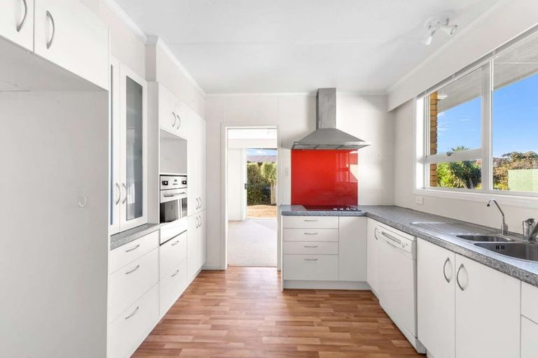 Photo of property in 39 Nevada Drive, Merrilands, New Plymouth, 4312