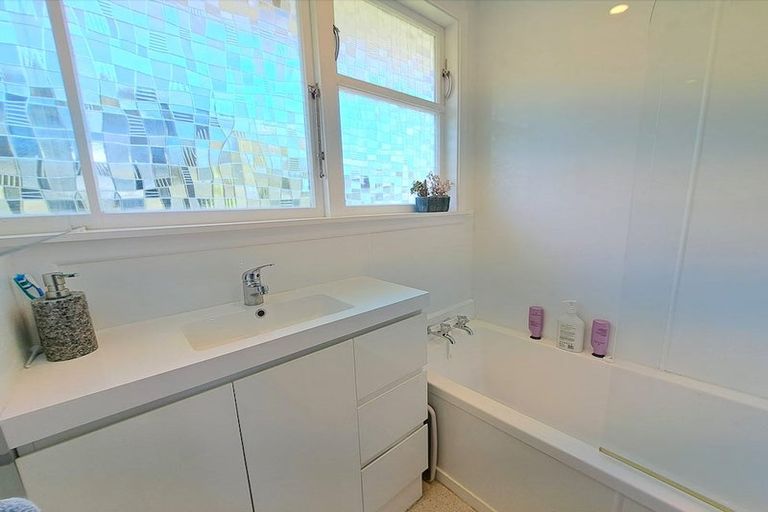 Photo of property in 9 Pomare Place, Spotswood, New Plymouth, 4310