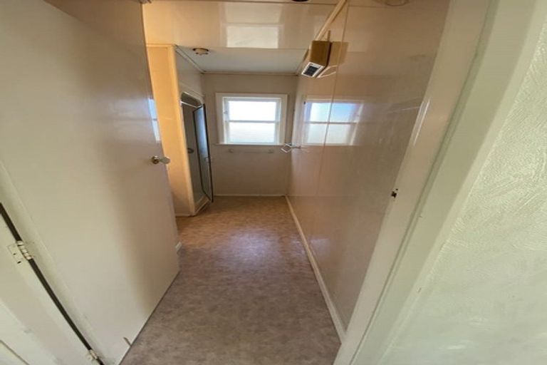 Photo of property in 158f1 Newlands Road, Newlands, Wellington, 6037