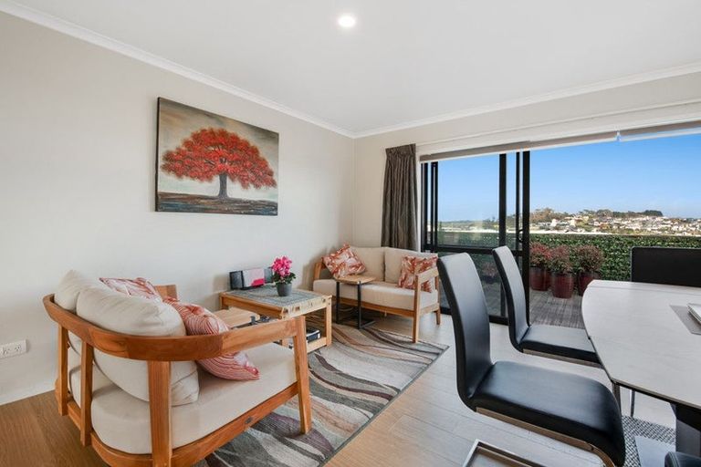 Photo of property in 16 Seamount Drive, Red Beach, 0932