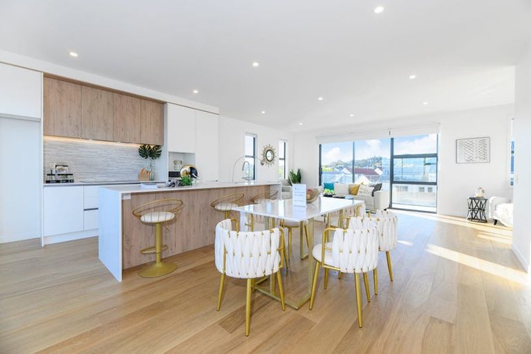 Photo of property in 952b East Coast Road, Northcross, Auckland, 0632