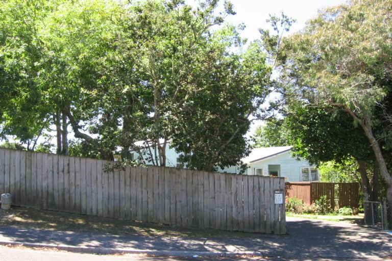 Photo of property in 11 Mirage Place, Beach Haven, Auckland, 0626