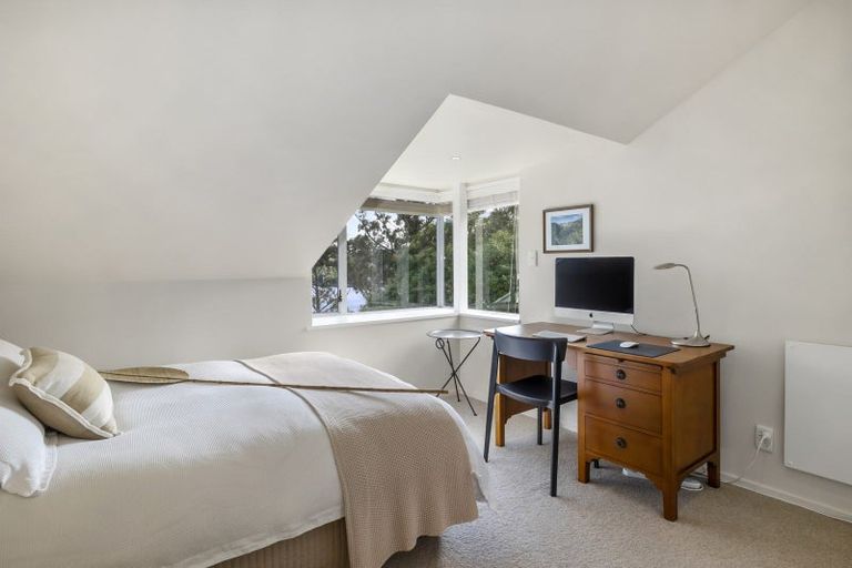 Photo of property in 34 Marine Parade, Macandrew Bay, Dunedin, 9014