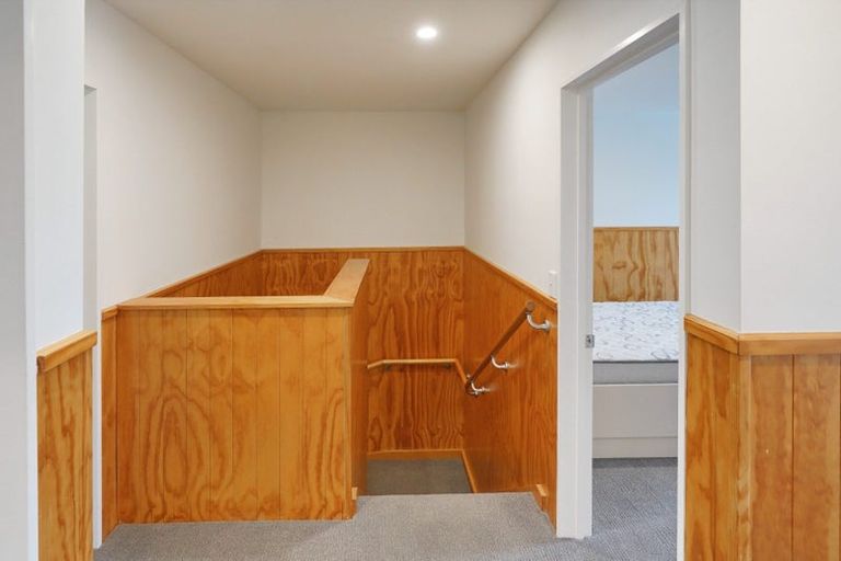 Photo of property in 17a Athol Terrace, Upper Riccarton, Christchurch, 8041