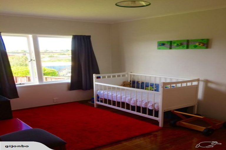 Photo of property in 82 Harrington Road, Henderson, Auckland, 0610