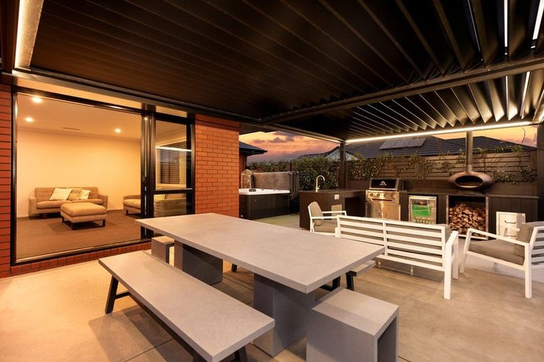 Photo of property in 15 Moemoea Place, Cambridge, 3434