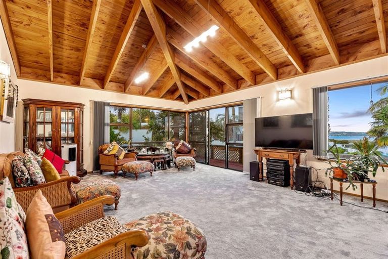 Photo of property in 181 Luckens Road, West Harbour, Auckland, 0618