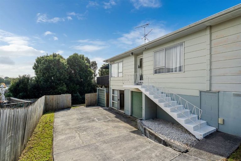 Photo of property in 2/20 Celeste Place, Totara Vale, Auckland, 0627