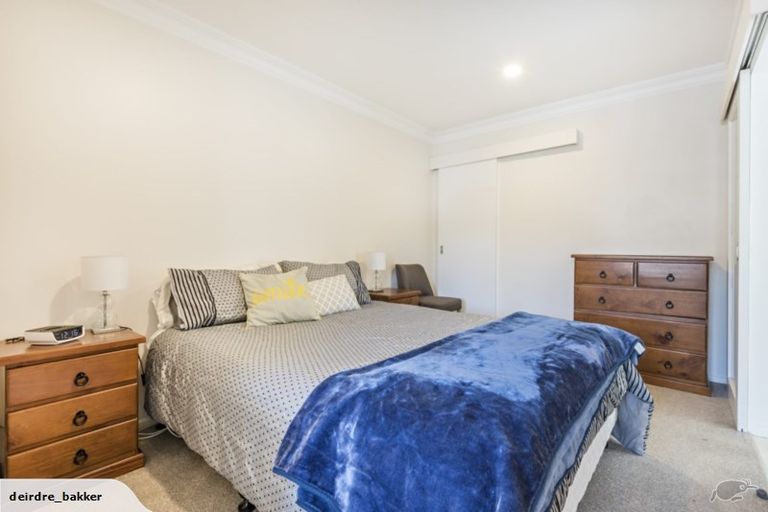 Photo of property in 2 Kopiko Way, Brooklyn, Wellington, 6021