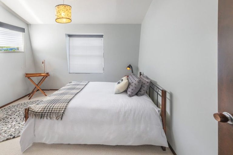 Photo of property in 7 Epping Grove, Karori, Wellington, 6012