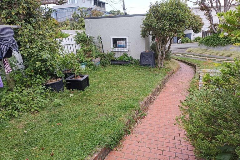 Photo of property in 34 Dorking Road, Brooklyn, Wellington, 6021
