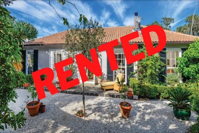 Photo of property in 2 Saint Leonards Road, Hauraki, Auckland, 0622