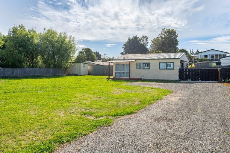 Photo of property in 6 Mavis Avenue, Waikawa Beach, Manakau, 5573