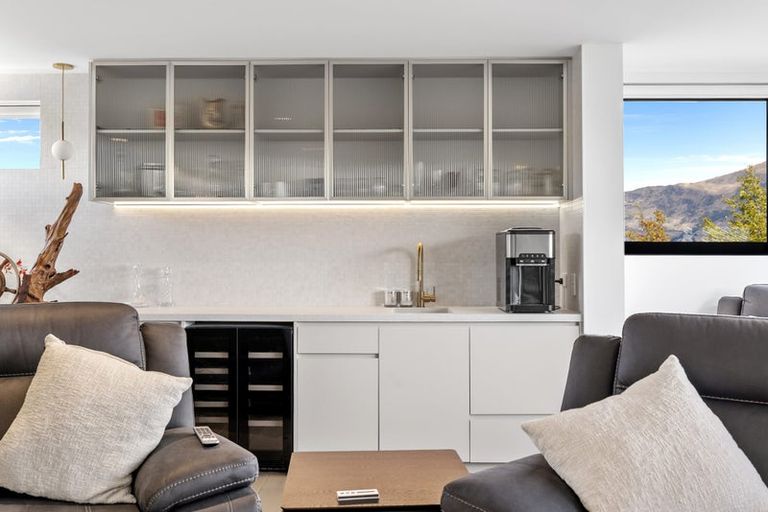 Photo of property in 34 Minaret Ridge, Wanaka, 9305