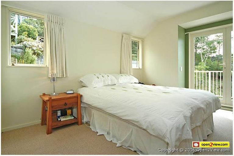 Photo of property in 17 Kopiko Way, Brooklyn, Wellington, 6021