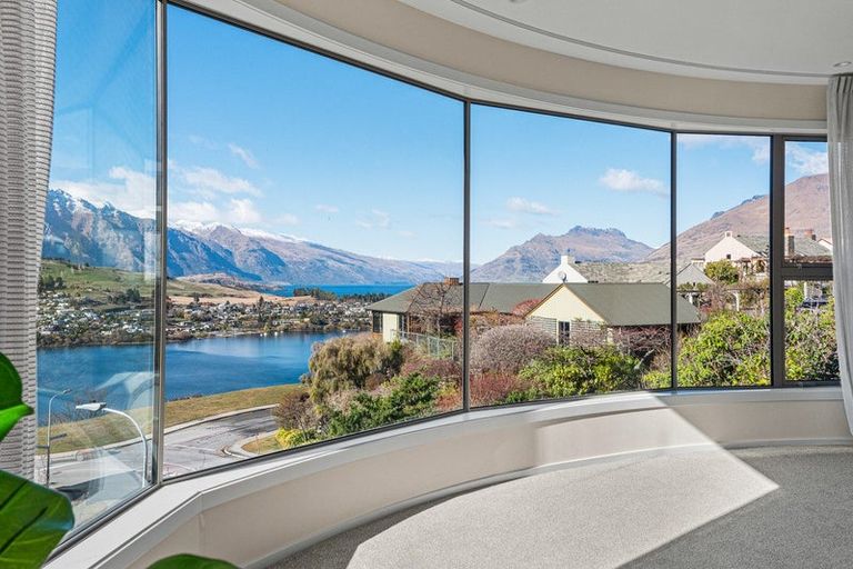 Photo of property in 62 Hensman Road, Queenstown, 9300