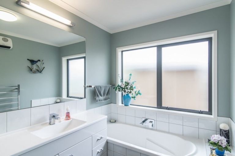 Photo of property in 6 Matuhi Street, Waikanae, 5036