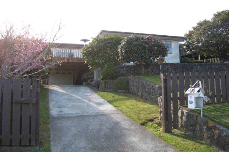 Photo of property in 3 Lincoln Grove, Wainuiomata, Lower Hutt, 5014