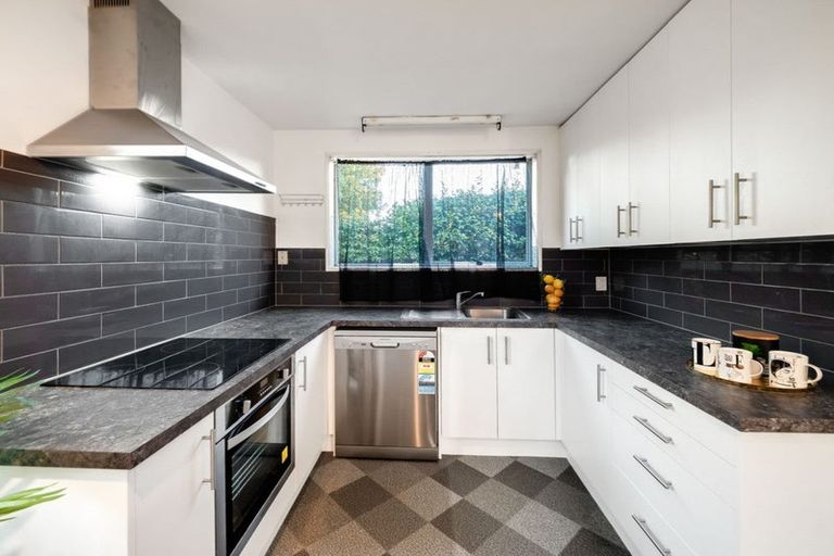 Photo of property in 18 Heaphy Place, Casebrook, Christchurch, 8051