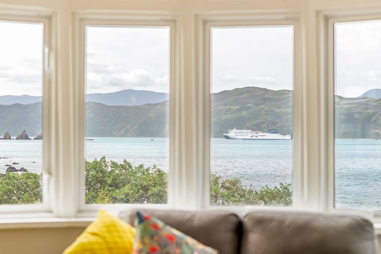 Photo of property in 141 Breaker Bay Road, Breaker Bay, Wellington, 6022