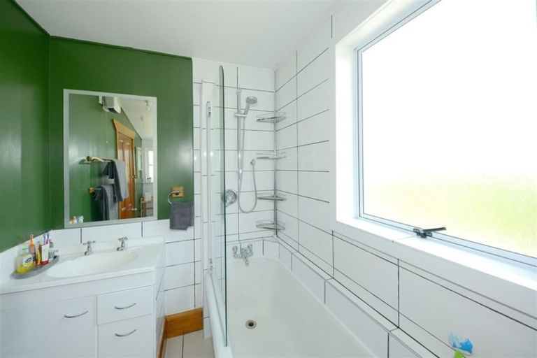 Photo of property in 12 Manning Place, Woolston, Christchurch, 8023