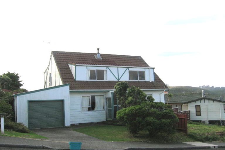 Photo of property in 5b Sunhaven Drive, Newlands, Wellington, 6037