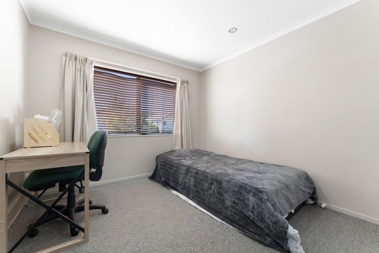Photo of property in 19 Titch Place, Glen Eden, Auckland, 0602
