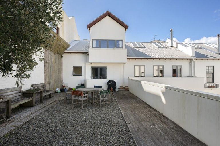 Photo of property in 1/12 Little George Street, Thorndon, Wellington, 6011