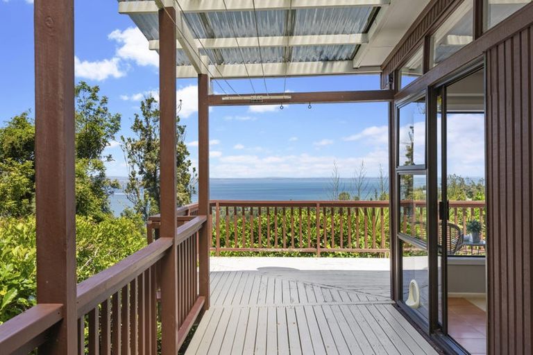 Photo of property in 6 Otitori Bay Road, Titirangi, Auckland, 0604