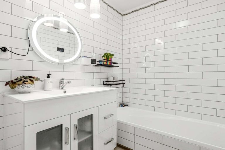 Photo of property in 52 Riverton Drive, Randwick Park, Auckland, 2105