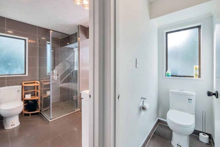 Photo of property in 21 Crosby Road, West Harbour, Auckland, 0618