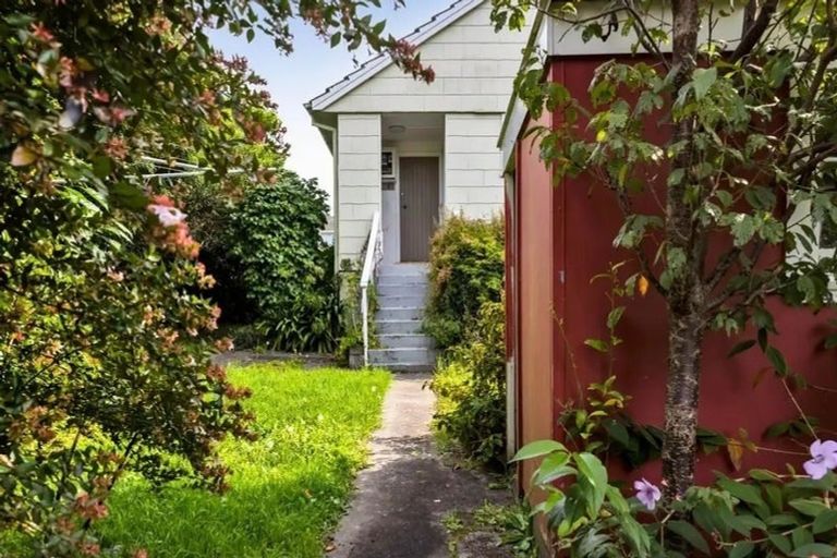 Photo of property in 40 Banks Street, Marfell, New Plymouth, 4310