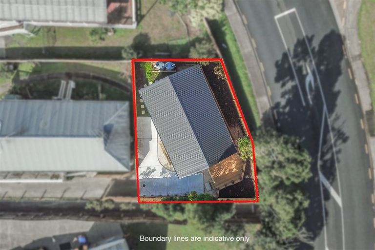 Photo of property in 18a Kearney Place, Massey, Auckland, 0614