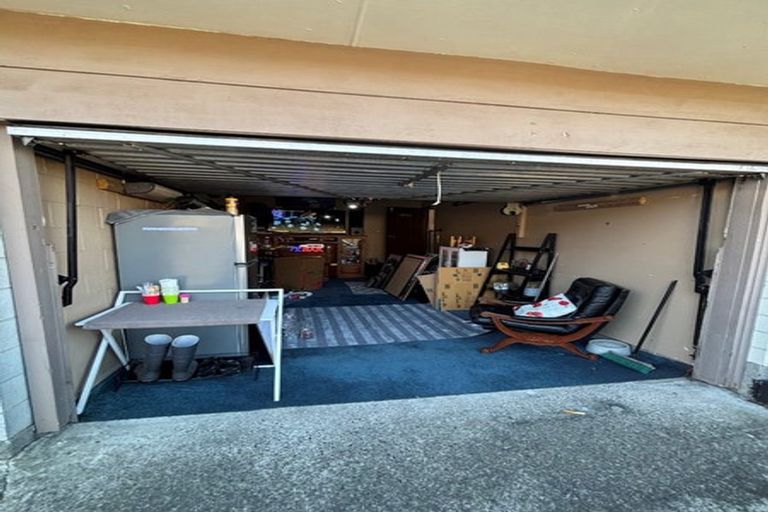 Photo of property in 2/74 Solomon Avenue, Redwood, Christchurch, 8051